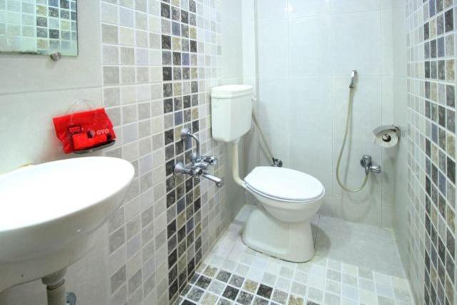 Hotel Royal Apple Ахмедабад Екстериор снимка