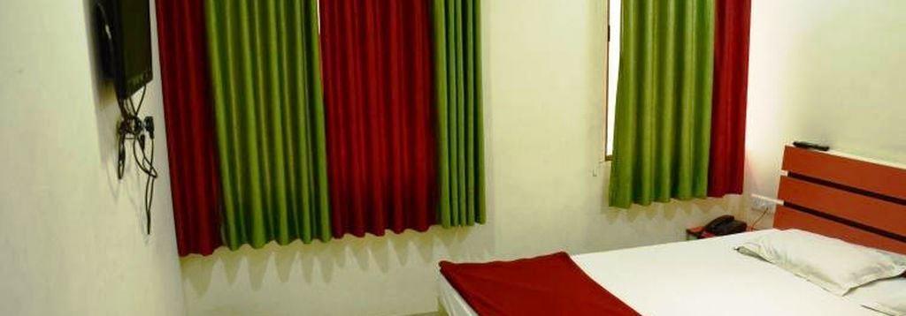 Hotel Royal Apple Ахмедабад Екстериор снимка